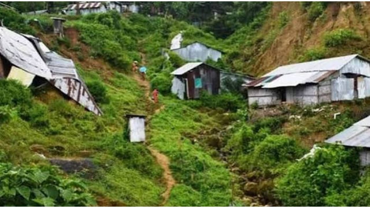 কক্সবাজারের ৫১ পাহাড়ে ২২ হাজার ঝুঁকিপূর্ণ বসতি, ১৮ বছরে প্রাণহানি ৩১২