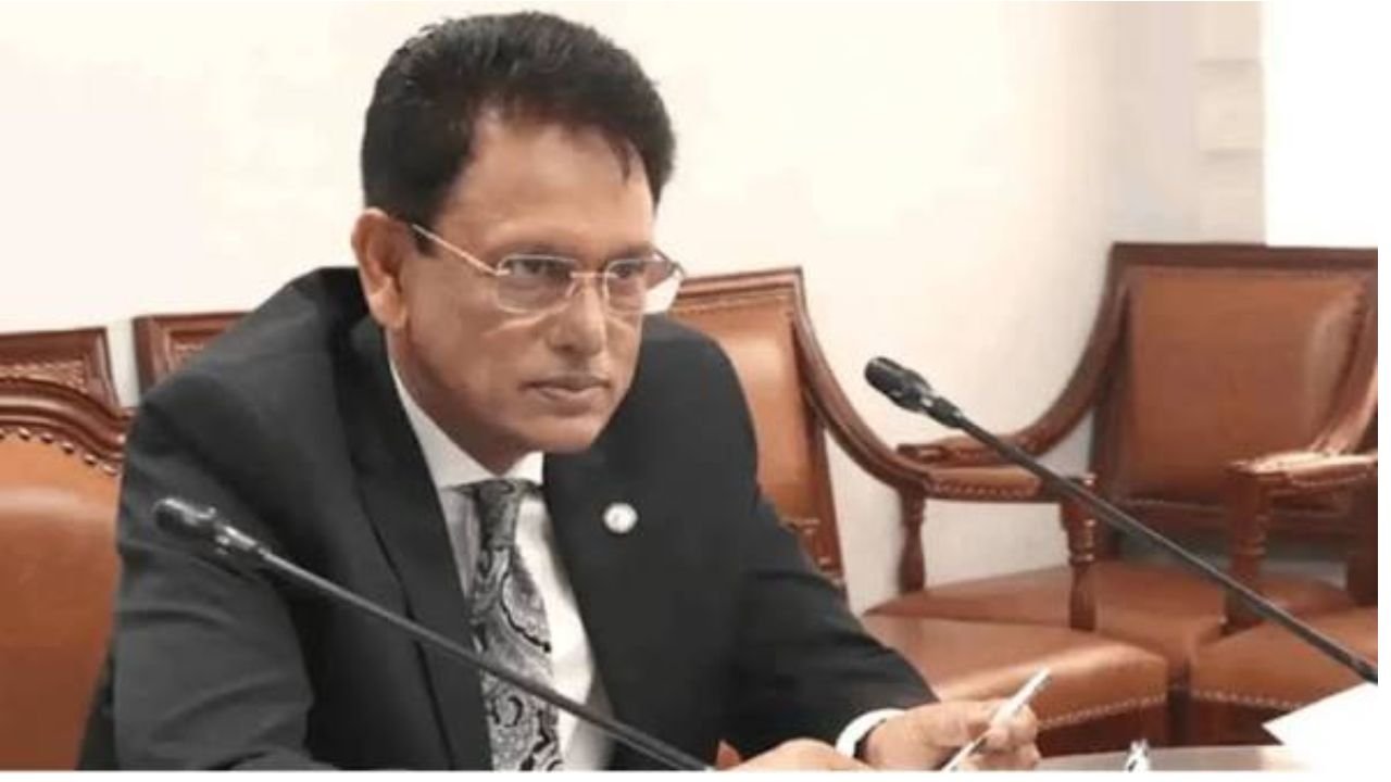 স্থানীয় সরকার নির্বাচনে অংশ নিতে চাইলে আগে চাকরি ছাড়তে হবে শিক্ষকদের: শিক্ষা উপদেষ্টা