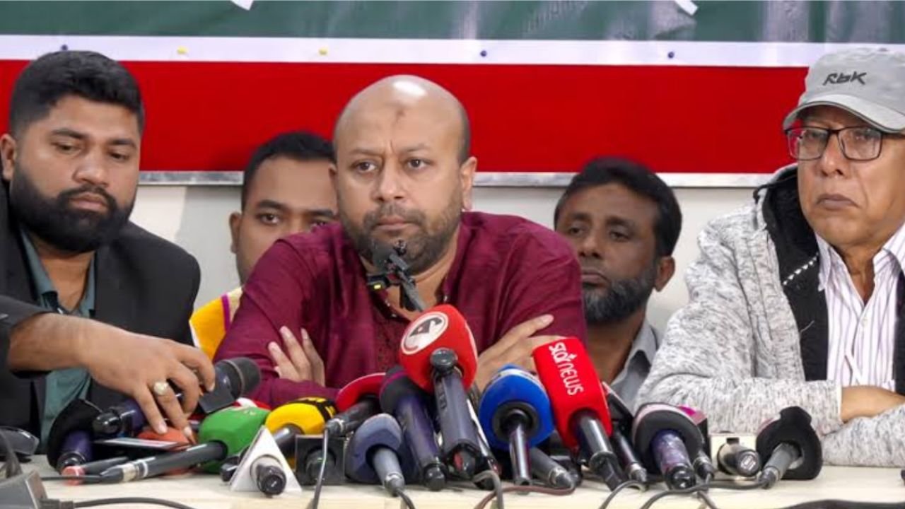 ঢাবিকে নিয়ে বক্তব্যের জেরে ব্যারিস্টার ফুয়াদকে ১০০ কোটি টাকার লিগ্যাল নোটিশ