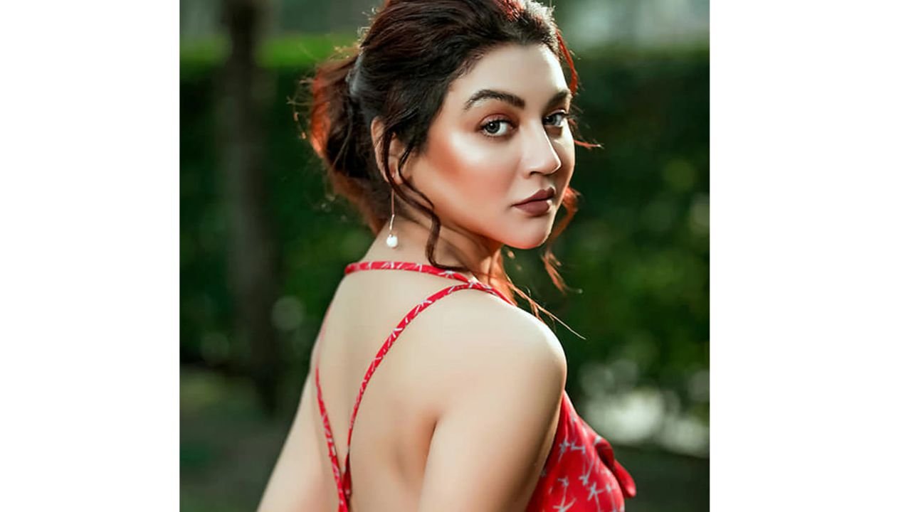 নতুন সিনেমা নিয়ে দর্শকের সামনে জয়া আহসান