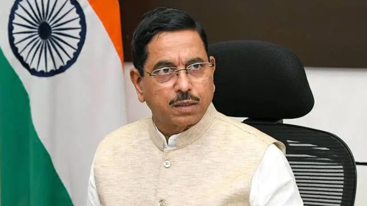 দায়িত্ব নিয়েই শিক্ষা সংস্কারের অঙ্গীকার ভারতের নতুন শিক্ষামন্ত্রীর