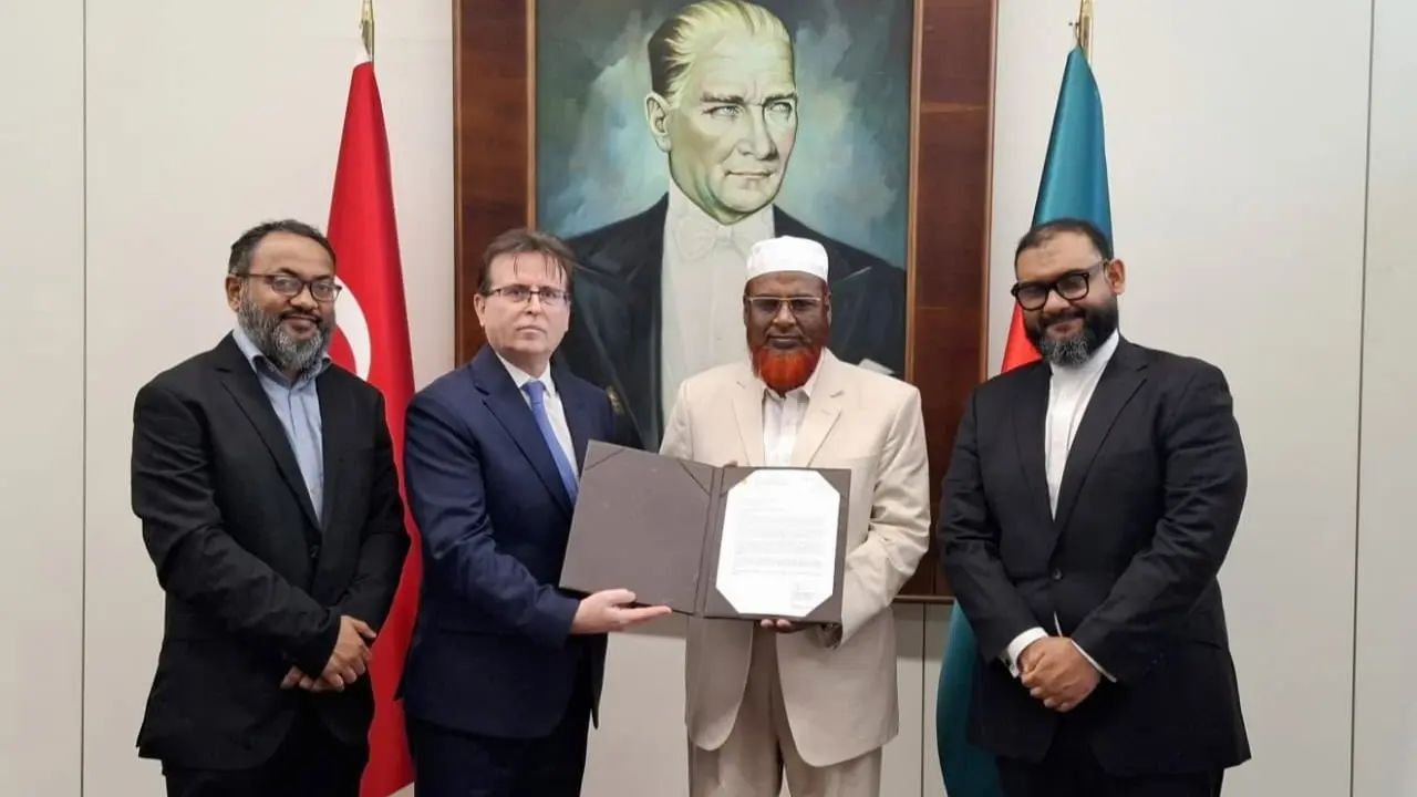 তুরস্কের প্রেসিডেন্ট এরদোয়ানের কাছে বিরোধীদলীয় নেতার শুভেচ্ছাপত্র হস্তান্তর