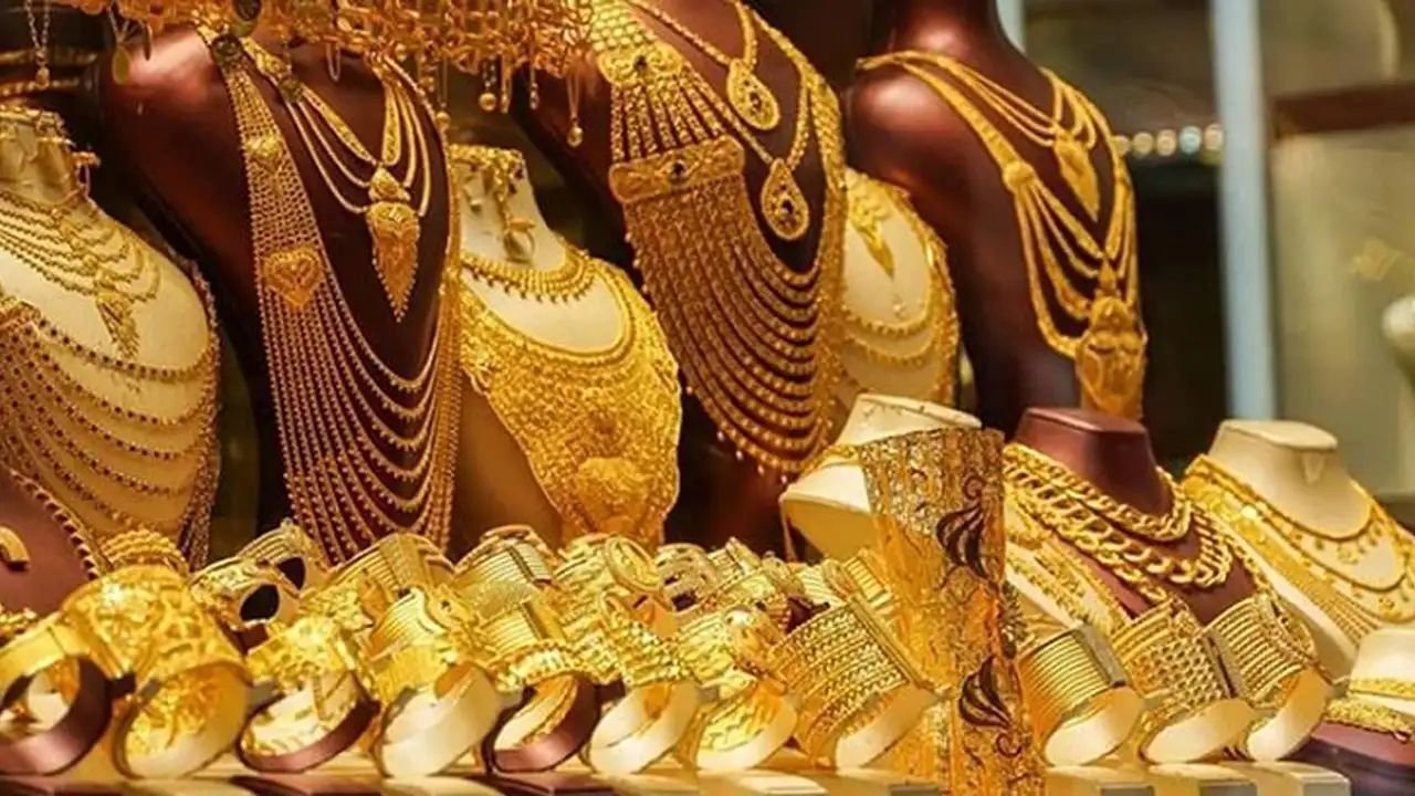 ফের বাড়ল স্বর্ণের দাম, ২২ ক্যারেটের ভরি ছাড়াল ২ লাখ ২৪ হাজার টাকা