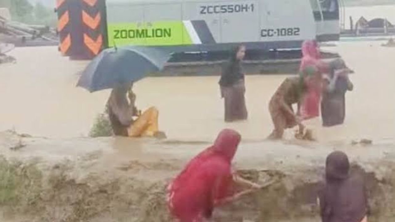 নাইক্ষ্যংছড়িতে টানা বর্ষণে দুর্ভোগ চরমে, বাড়ছে পাহাড়ধসের আশঙ্কা