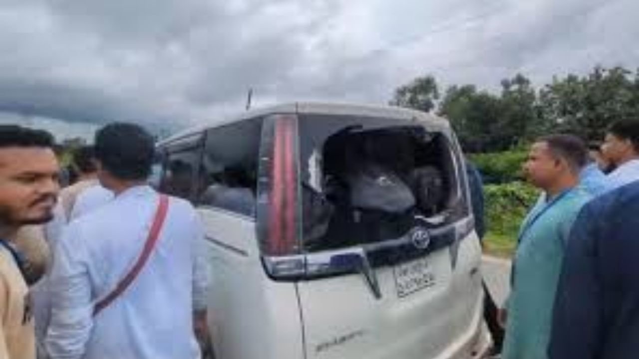 গোলাপগঞ্জে এনসিপির গাড়িবহরে হামলার অভিযোগ, ভাঙচুর সারজিস আলমের গাড়ি