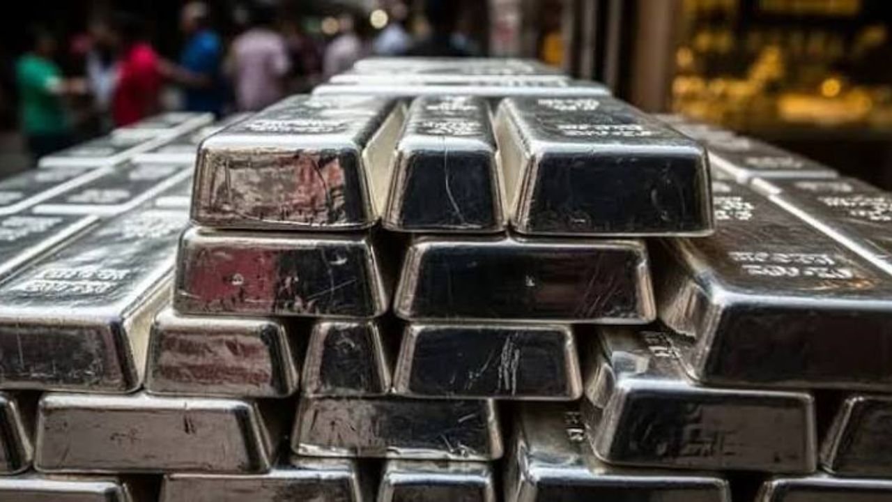 বিশ্ববাজারে ঊর্ধ্বমুখী মূল্যবান ধাতুর বাজার, রুপার দাম বাড়ল প্রায় ৫ শতাংশ