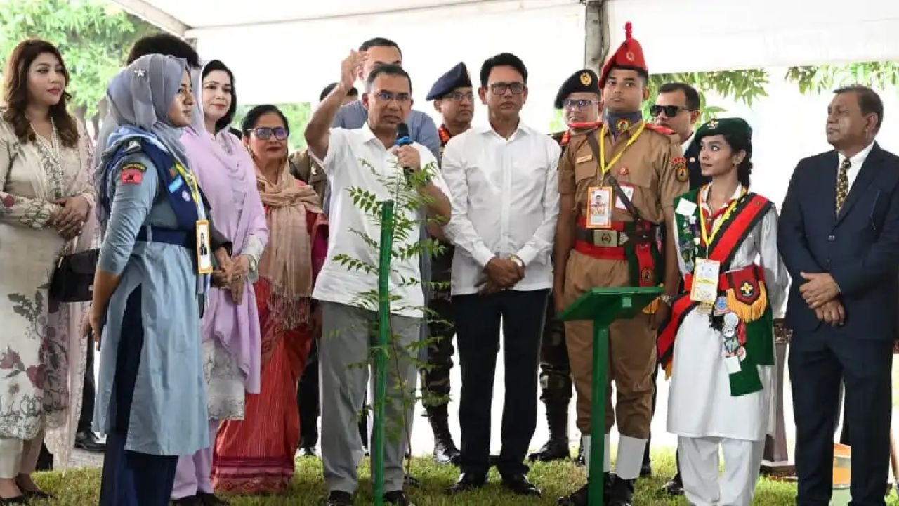 শিক্ষার্থীদের বছরে অন্তত একটি গাছ লাগানোর আহ্বান প্রধানমন্ত্রীর