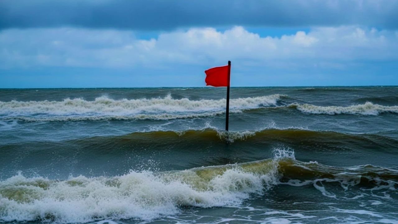 সাগরে লঘুচাপ, চার সমুদ্রবন্দরে ৩ নম্বর সতর্কসংকেত বহাল