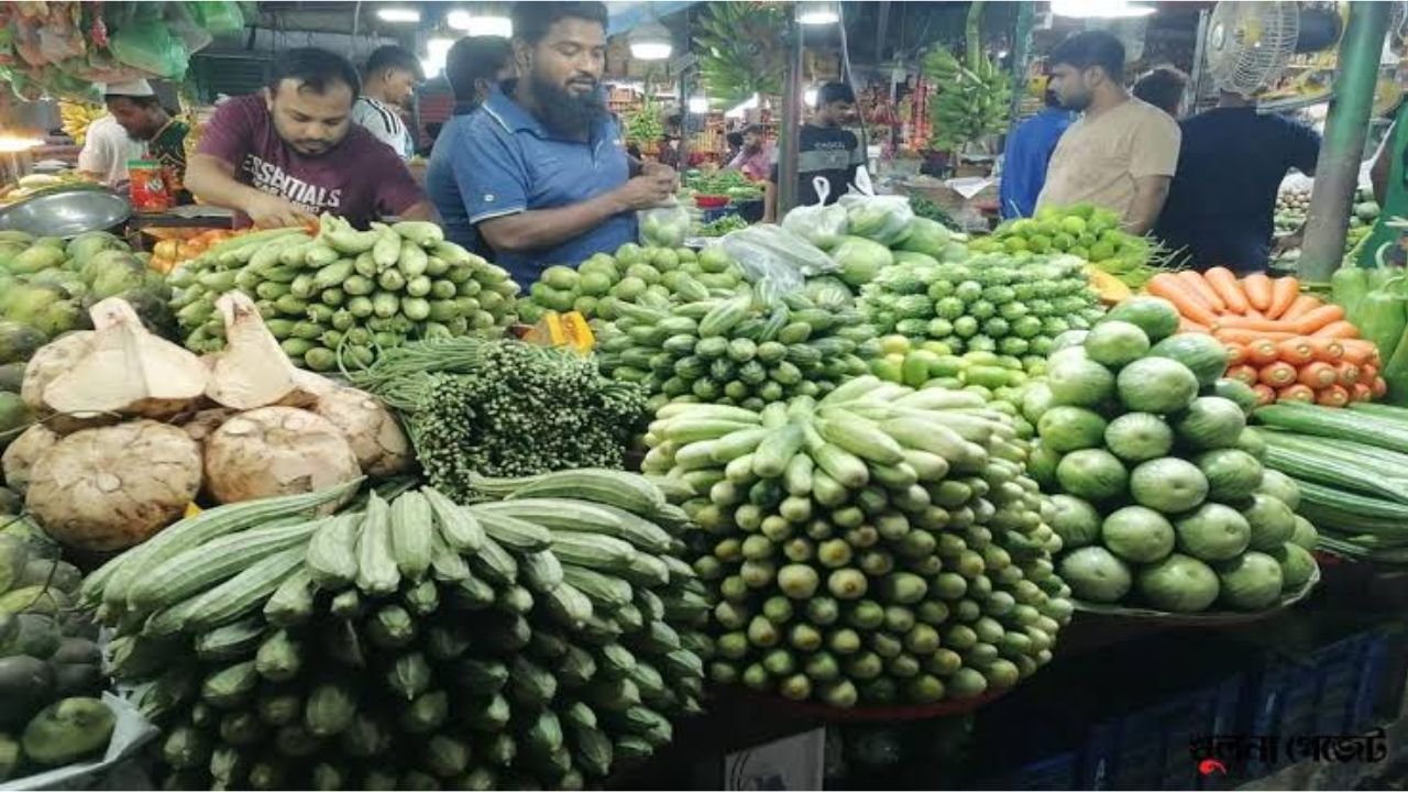বন্যা ও টানা বৃষ্টিতে চট্টগ্রামে সবজির দাম ঊর্ধ্বমুখী, কেজিতে বেড়েছে ২০ থেকে ৫০ টাকা