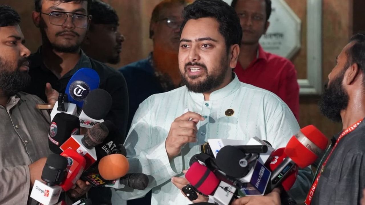 শেখ হাসিনাকে দেশে ফিরিয়ে রায় কার্যকরের দাবি নাহিদ ইসলামের