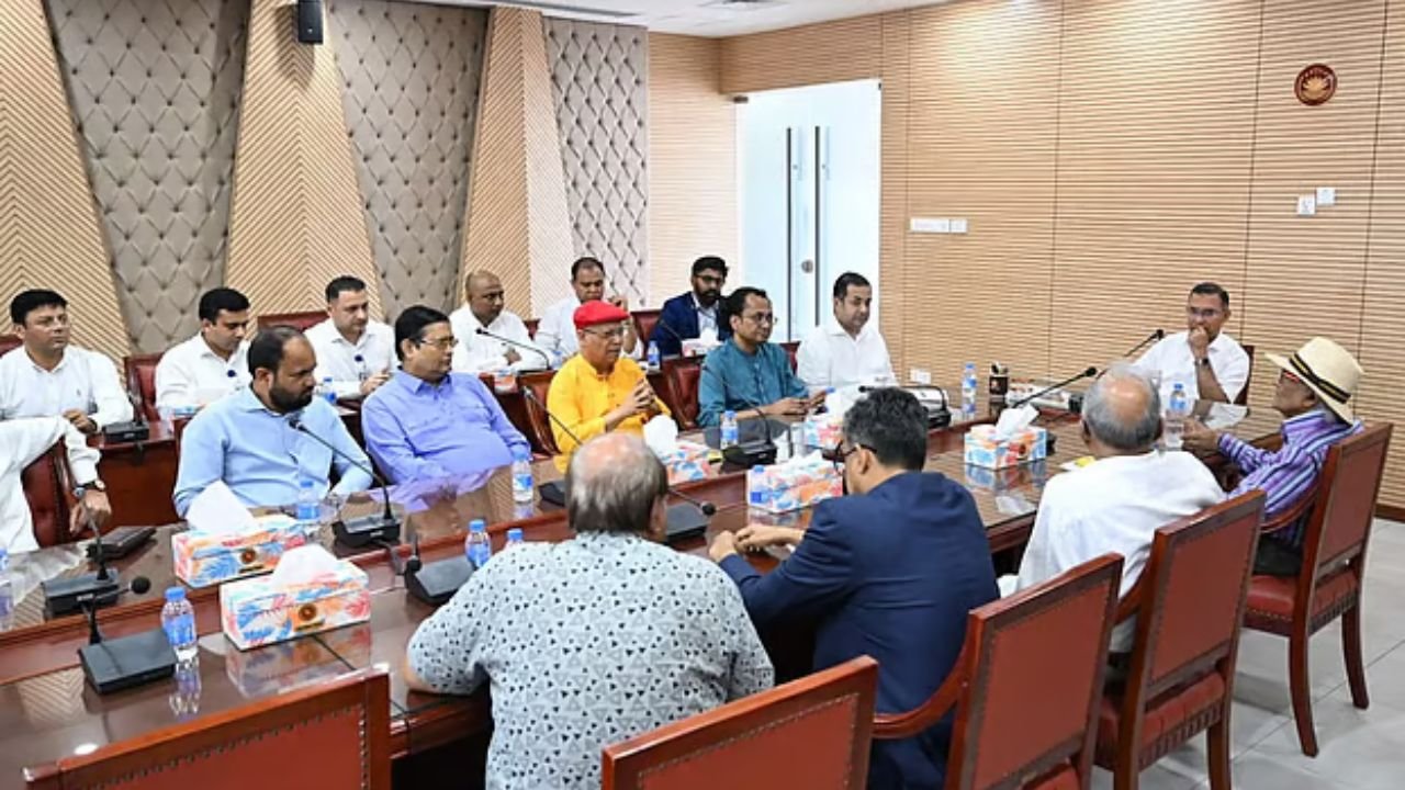 স্বাধীন গণমাধ্যমের নীতিমালা প্রণয়নে সম্পাদকদের সহযোগিতা চাইলেন প্রধানমন্ত্রী