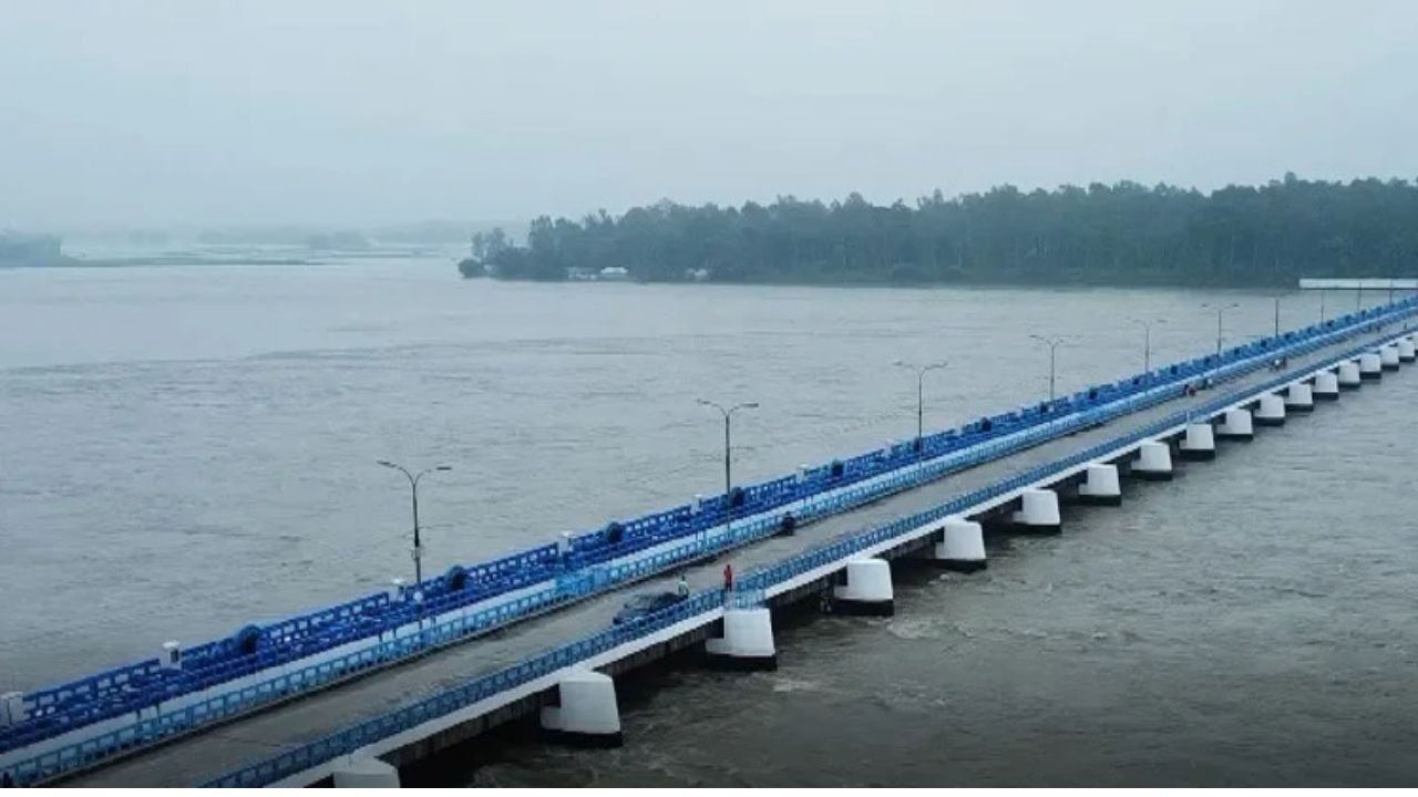 উজানের ঢল ও বৃষ্টিতে তিস্তার পানি বৃদ্ধি, খুলে দেওয়া হলো ব্যারাজের ৪৪ জলকপাট