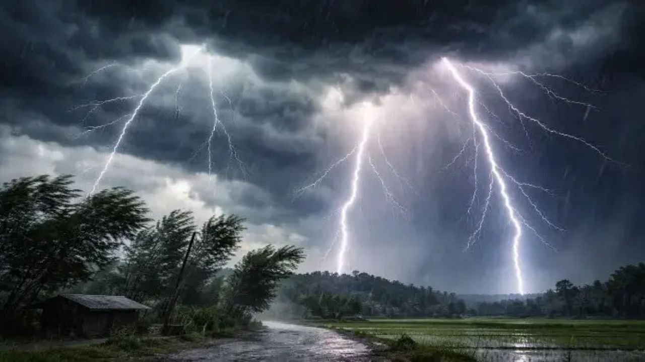 দেশের ৮ অঞ্চলে ঝড়ো হাওয়া ও বজ্রবৃষ্টির সতর্কতা