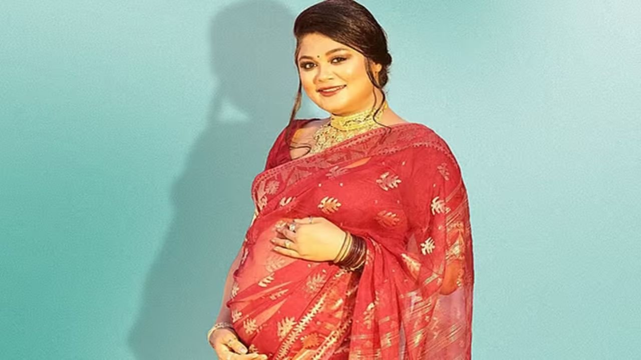 নতুন জীবনের সুখবর: বিয়ের পর মা হতে চলেছেন মৌসুমী হামিদ