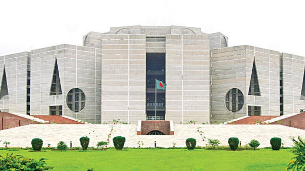 জাতীয় সংসদ ভবনের স্থপতি কে?