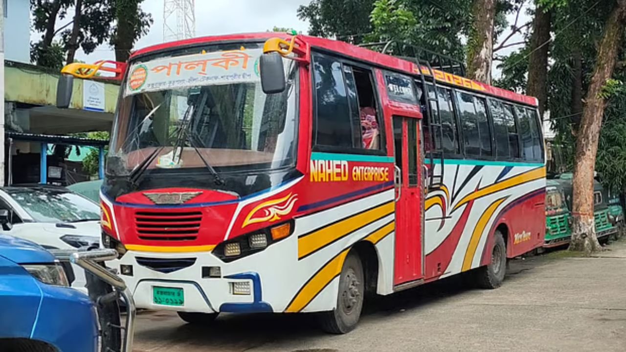সংকেত পেয়ে বাস থামিয়ে ৫৭ লাখ টাকা লুট, দুই সন্দেহভাজন গ্রেপ্তার