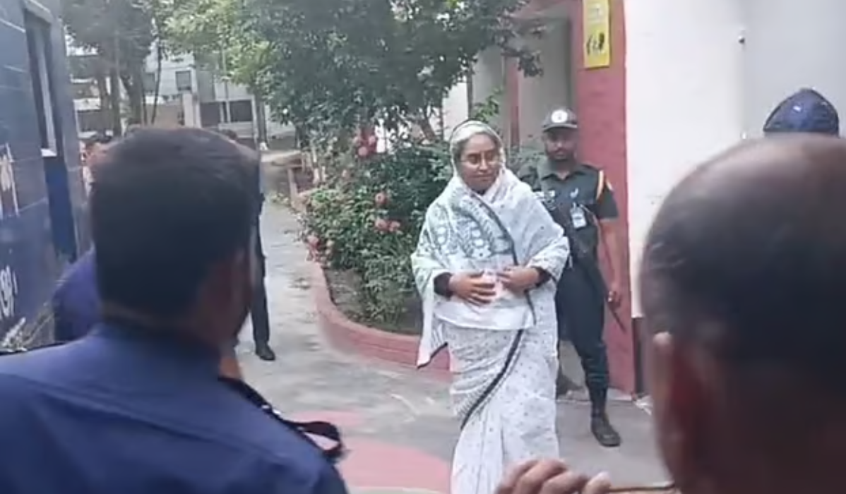 স্বামীকে শেষবিদায় জানাতে ১২ ঘণ্টার প্যারোলে মুক্তি পেলেন দীপু মনি