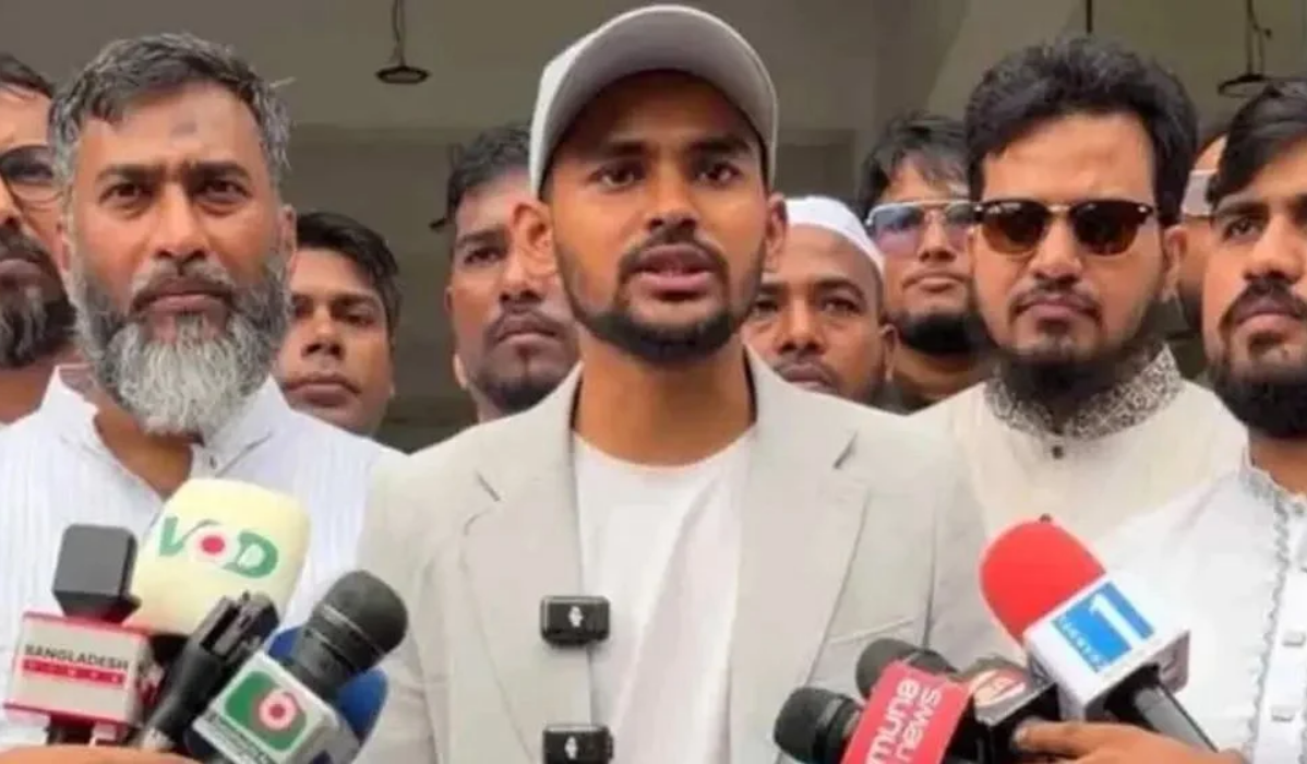 ওমরা শেষে দেশে ফিরে বিএনপির বিরুদ্ধে সিন্ডিকেটের অভিযোগ আসিফ মাহমুদের