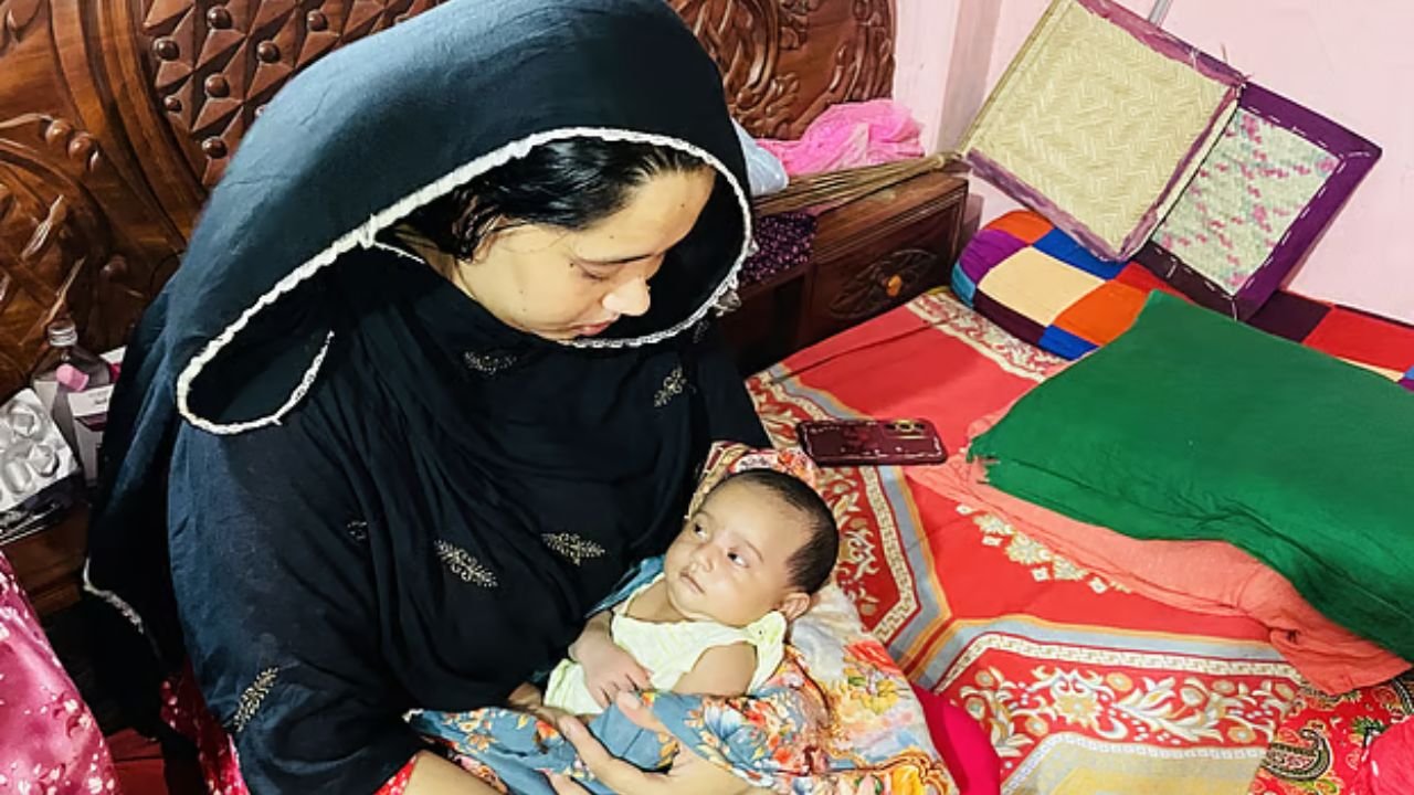 মেয়ের মুখ শেষবার ভিডিও কলে, বাবার আর কোলে নেওয়া হলো না