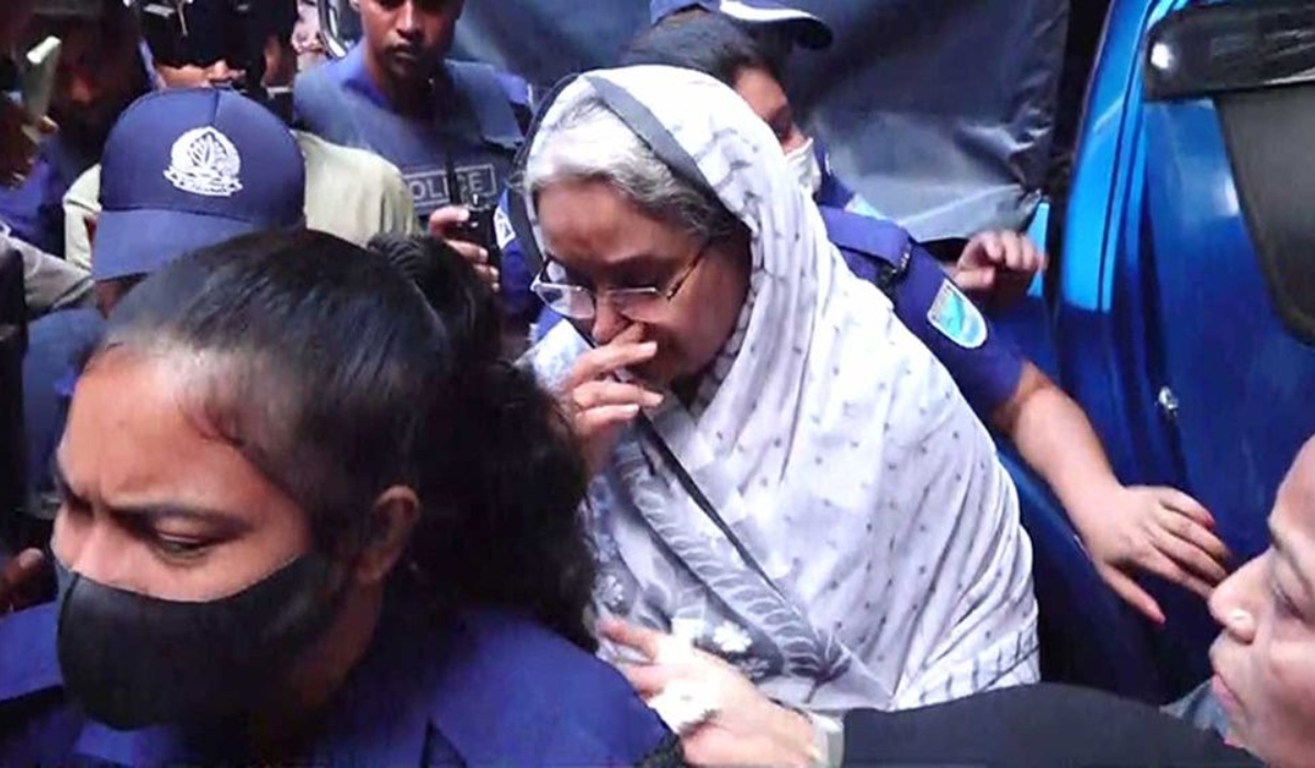 স্বামীকে শেষ বিদায় জানাতে প্যারোলে মুক্ত দীপু মনি