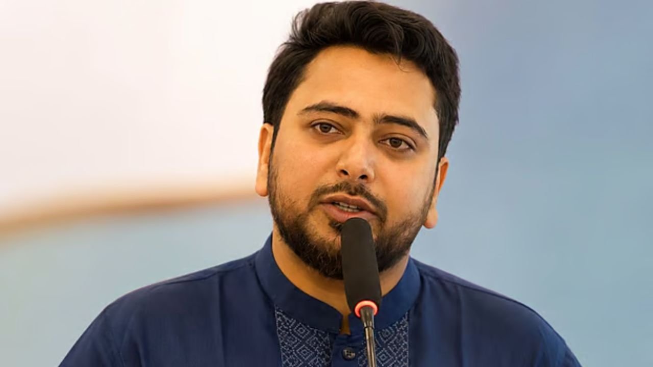 ‘জুলাই সবার, শুধু রাজনৈতিক দলের নয়’—পাঁচ শতাধিক ‘বিপ্লবীকে’ কৃতজ্ঞতা জানালেন নাহিদ ইসলাম