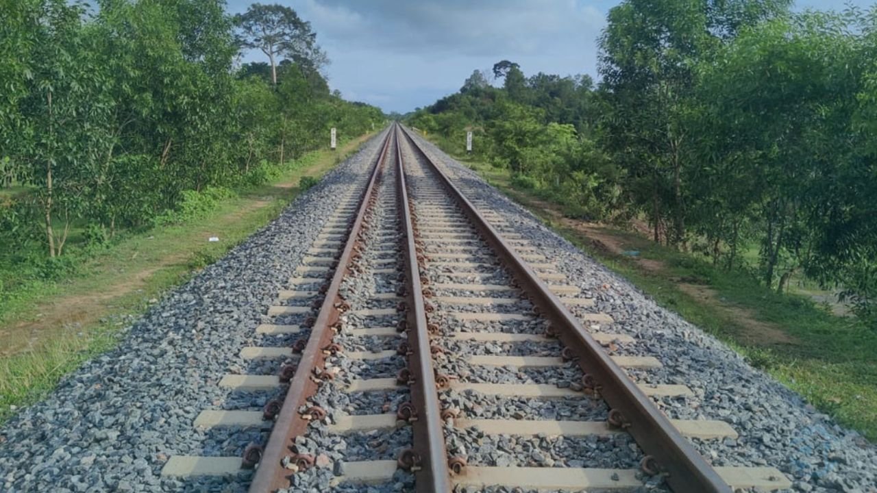 চট্টগ্রাম-দোহাজারী রেলপথ হবে ডুয়েল গেজ