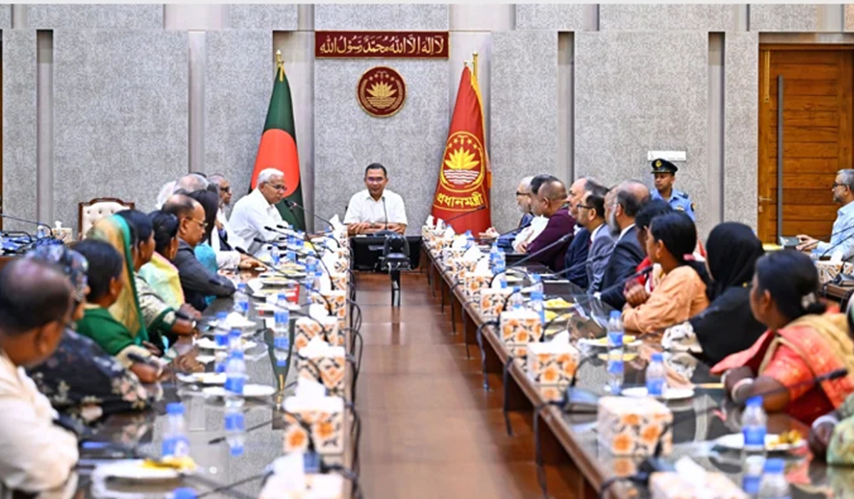 চা-শ্রমিকদের জন্য ২০ হাজার রেইনকোট বিতরণ শুরু