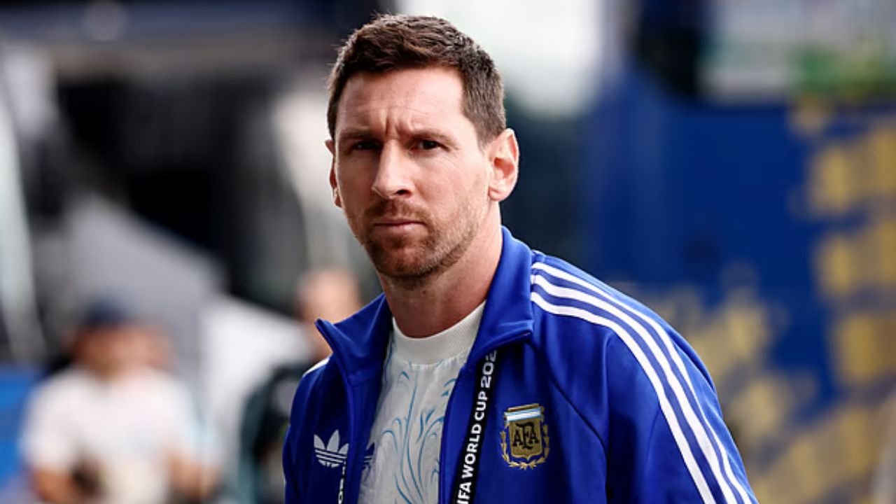 বাবার শেষকৃত্যে ড্রোন ওড়ানোয় ক্ষুব্ধ মেসি, আইনি পদক্ষেপের প্রস্তুতি