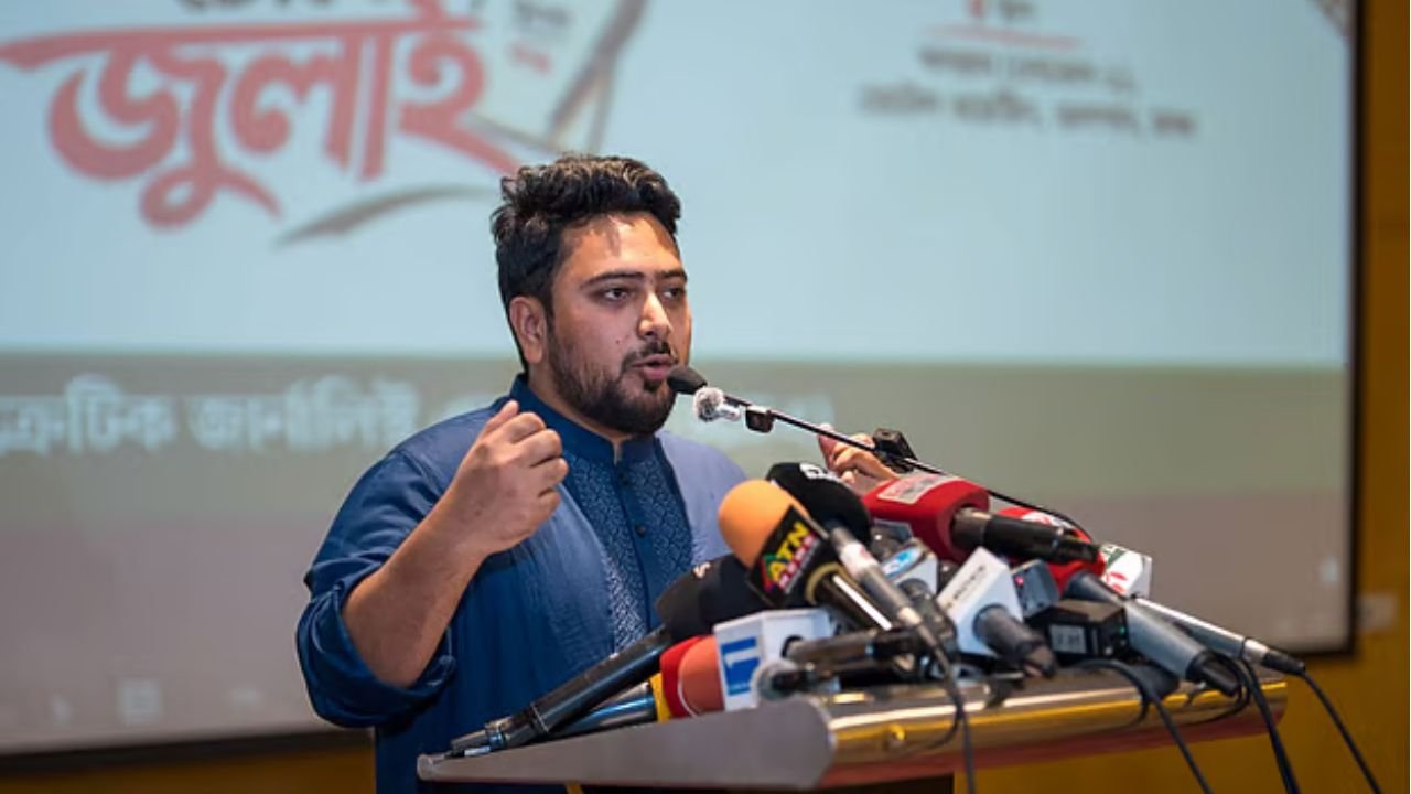 গণতান্ত্রিক প্রতিবাদকে ‘হঠকারিতা’ বলায় গ্রেপ্তার-মামলার বয়ান তৈরি হচ্ছে: নাহিদ ইসলাম