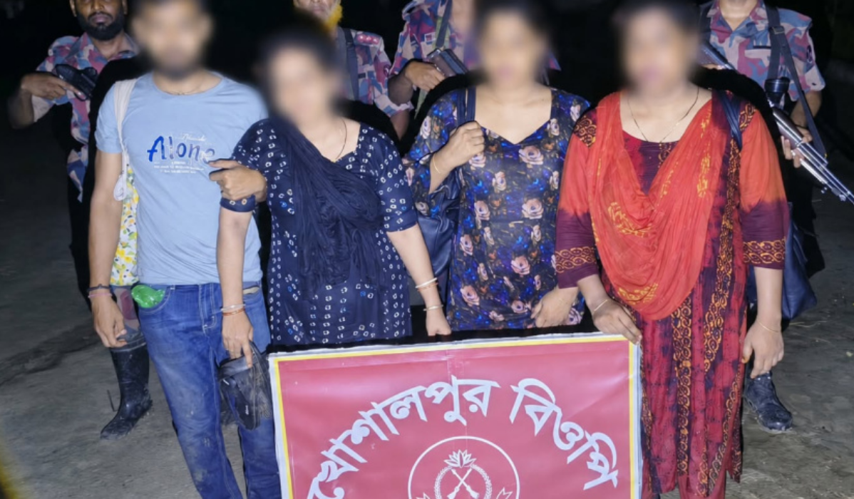 ঝিনাইদহ সীমান্তে ভারতে যাওয়ার চেষ্টায় আটক ৪