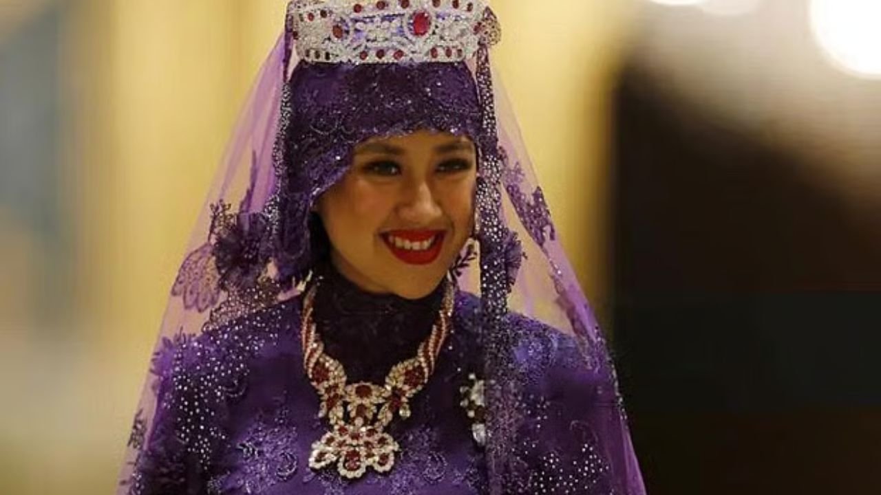 পুত্রবধূর রাজকীয় সব উপাধি কেড়ে নিলেন ব্রুনেইয়ের সুলতান