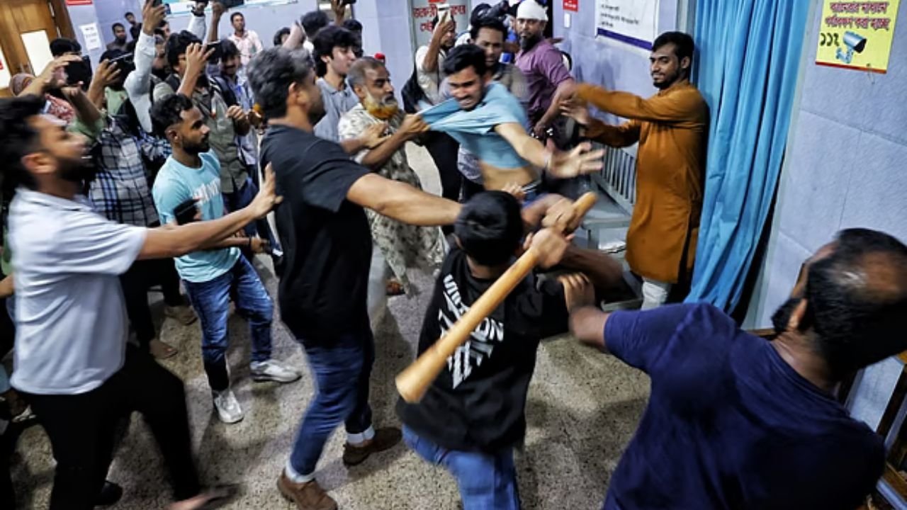 জগন্নাথ বিশ্ববিদ্যালয়ে ছাত্রদল–জকসু ও ছাত্রশক্তির সংঘর্ষে অন্তত ৫০ আহত