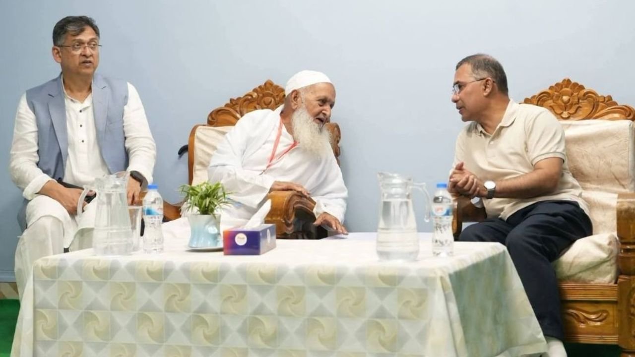 হেফাজত আমিরের সঙ্গে প্রধানমন্ত্রীর সাক্ষাৎ, দোয়া চাইলেন তারেক রহমান