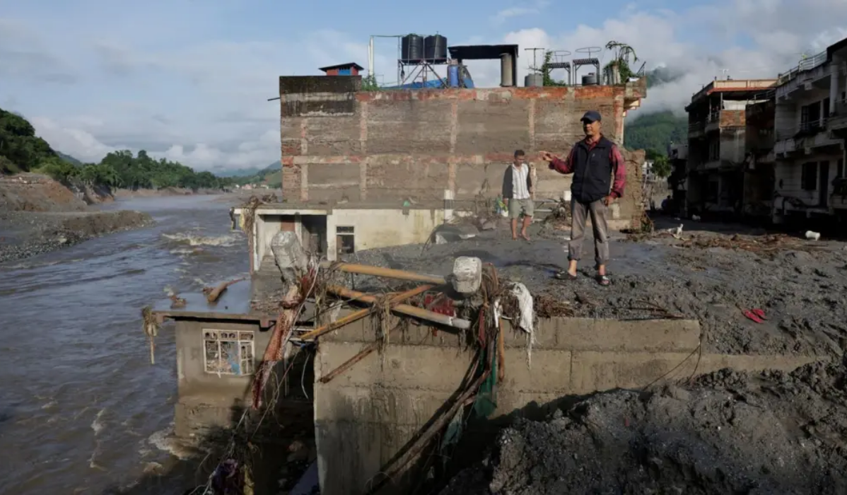 নেপাল-তিব্বত সীমান্তে ফের বন্যার শঙ্কা, উদ্ধারকাজ স্থগিত চীনের