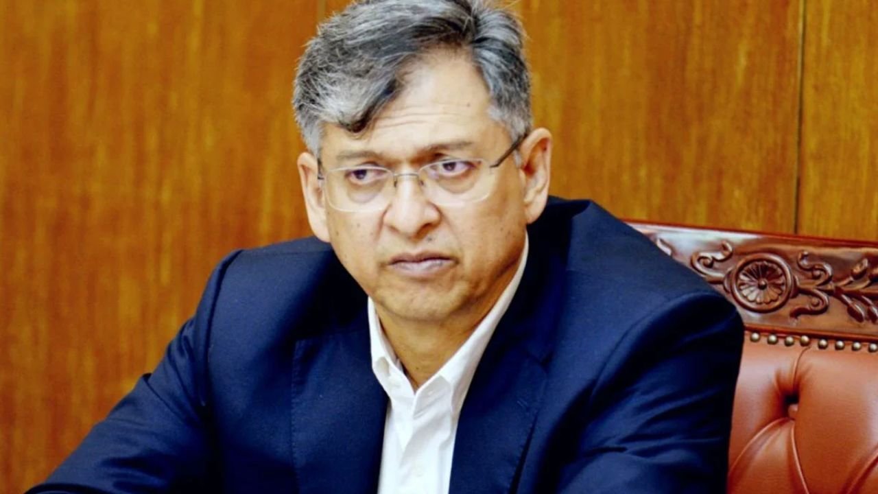 নতুন দায়িত্বে স্বরাষ্ট্রমন্ত্রী সালাহউদ্দিন আহমদ, বিচার বিভাগীয় বেতন কমিশনের প্রতিবেদন পর্যালোচনায় কমিটি