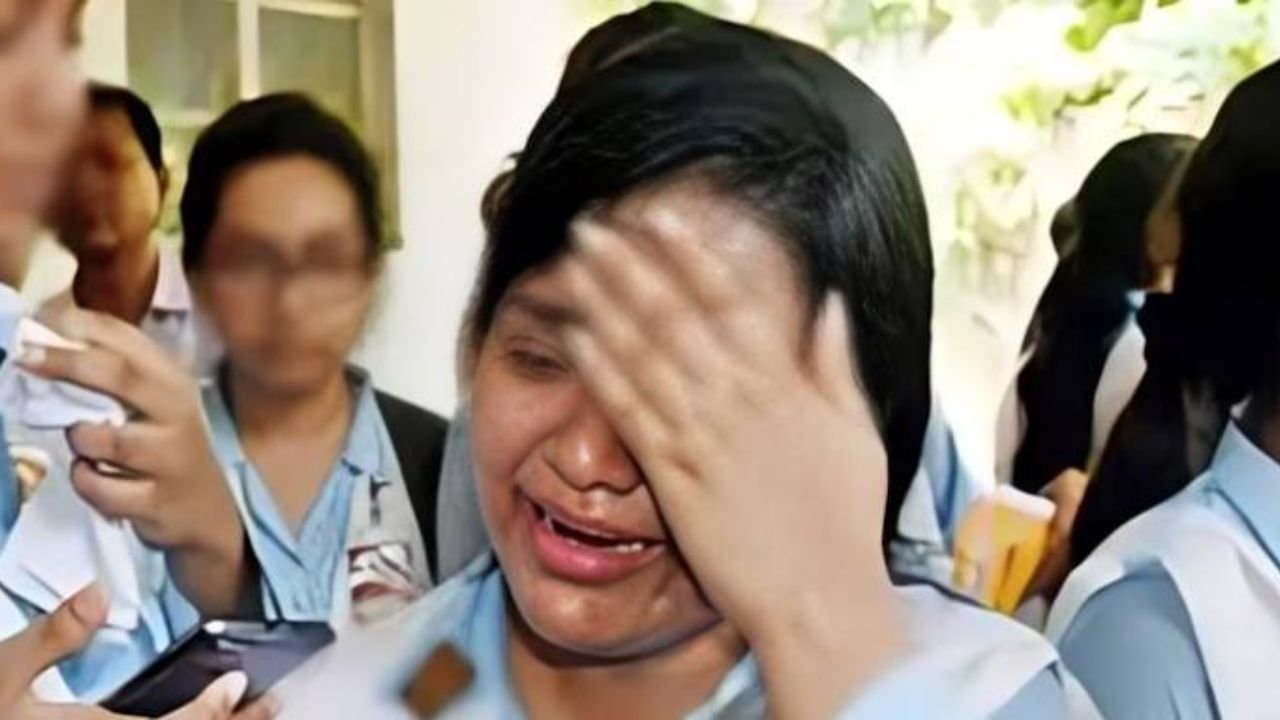 এসএসসিতে ১৯ বছরের সর্বনিম্ন পাসের হার, ইংরেজি-গণিতে বড় ধাক্কা