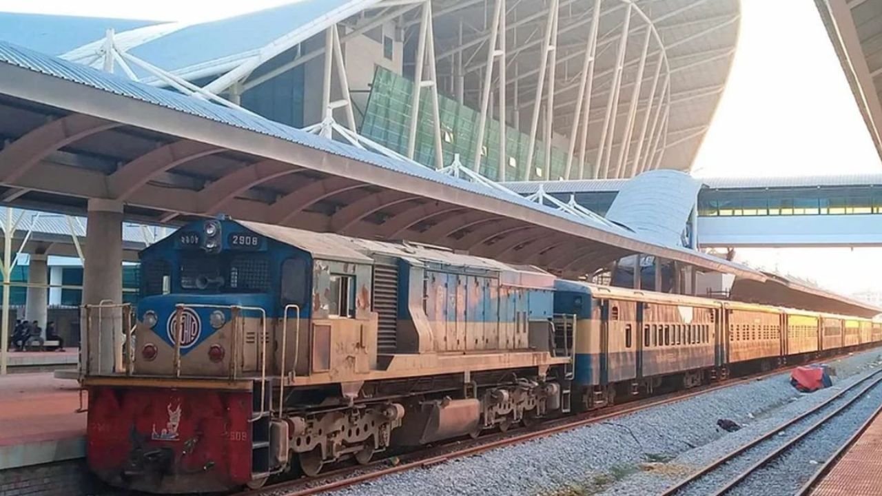 আগস্টেই ঢাকা-কক্সবাজার রুটে যুক্ত হচ্ছে আরও দুই আন্তঃনগর ট্রেন