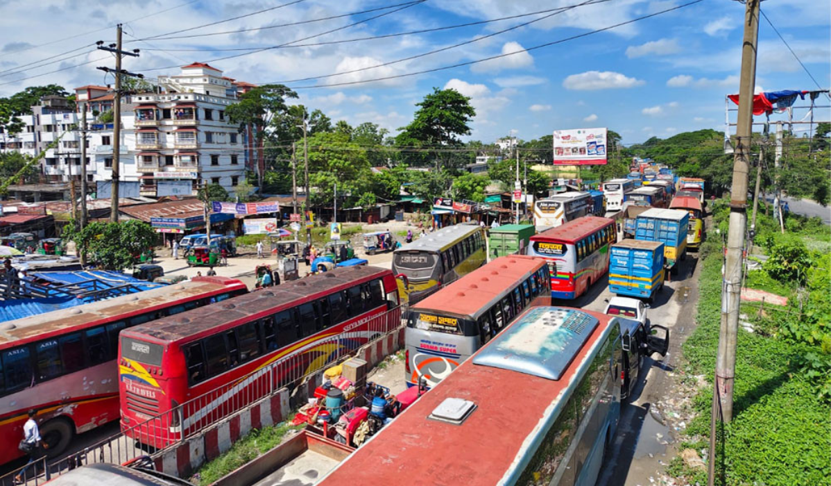 ঢাকা-চট্টগ্রাম মহাসড়কে ৫০ কিলোমিটার যানজট, অ্যাম্বুলেন্সেই রোগীর মৃত্যু