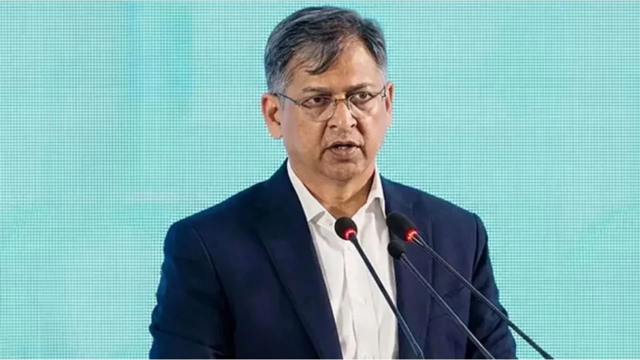আওয়ামী লীগের ভবিষ্যৎ নির্ধারণ করবে আদালত, নির্বাহী আদেশে নিষিদ্ধের পক্ষে নয় সরকার: স্বরাষ্ট্রমন্ত্রী