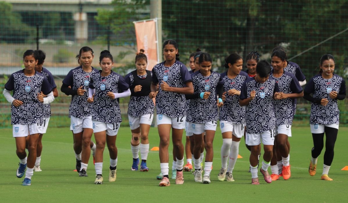 উত্তর কোরিয়ার কাছে ১০-০ হার, নারী ফুটবলের কাঠামোগত সংকট নিয়ে প্রশ্ন