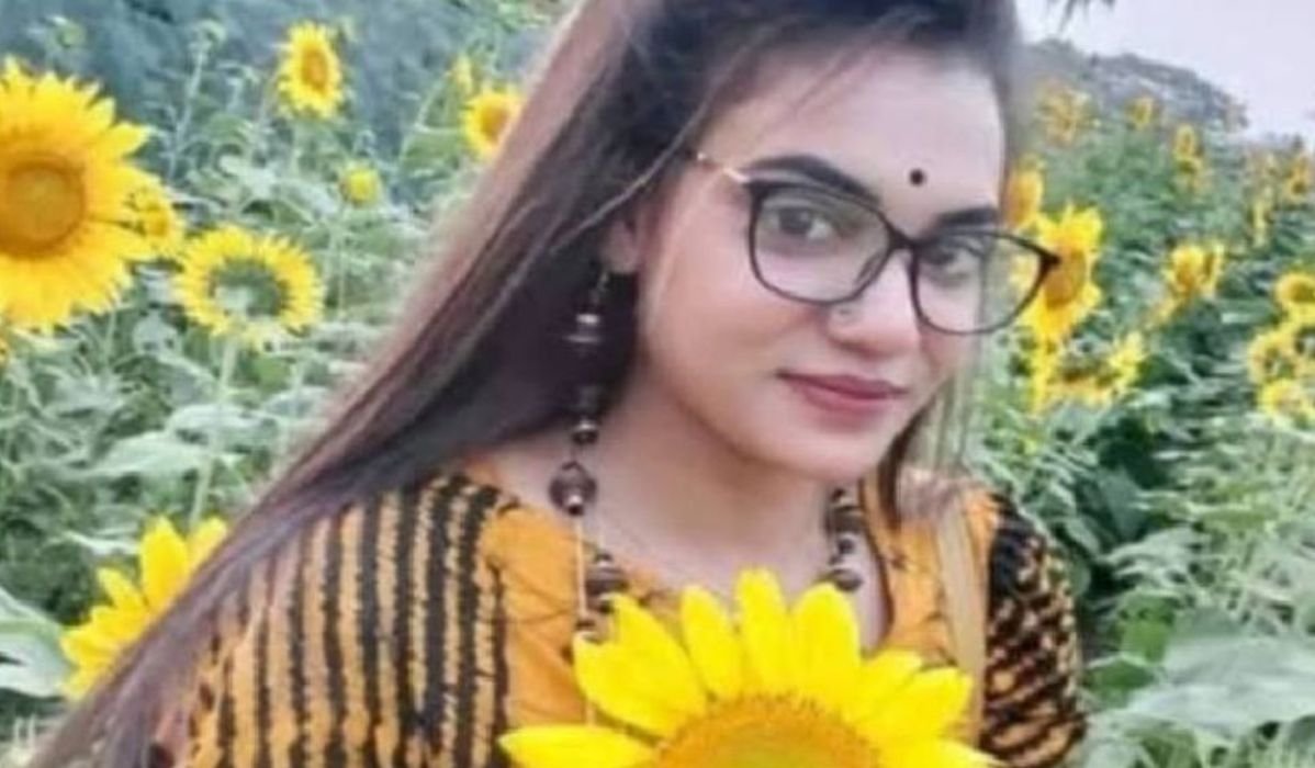 ফ্যানের সঙ্গে ঝুলছিল বিউটিশিয়ানের মরদেহ