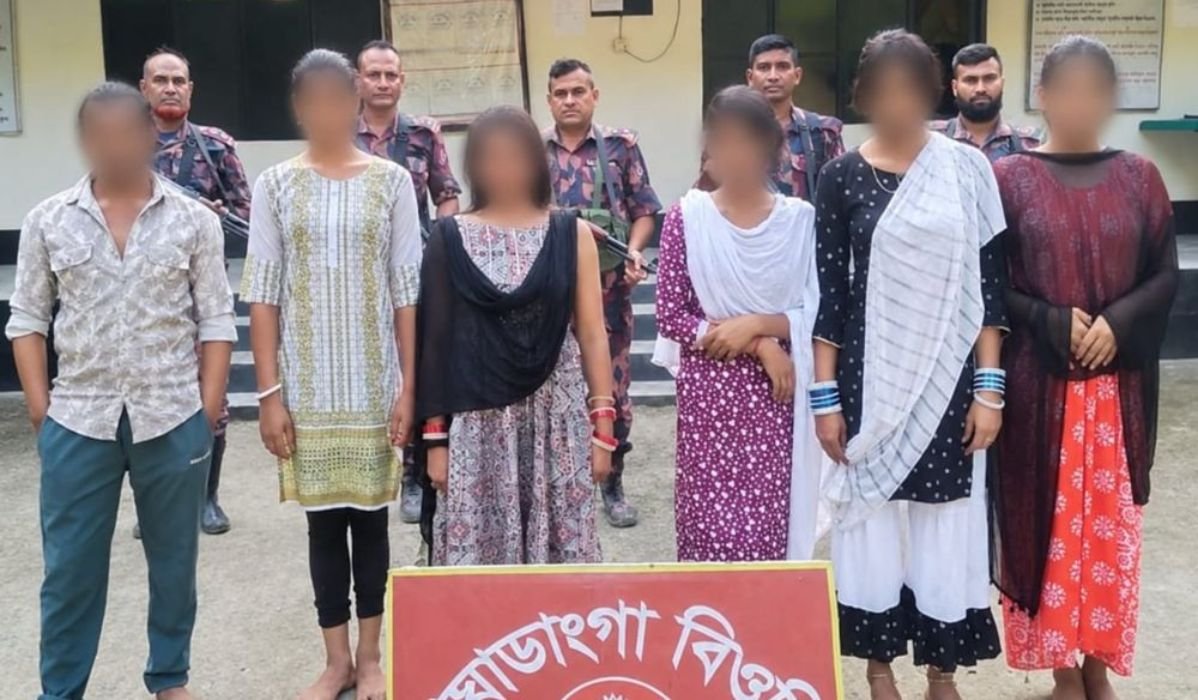 অবৈধভাবে সীমান্ত পেরোনোর চেষ্টা, মহেশপুরে আটক ৬