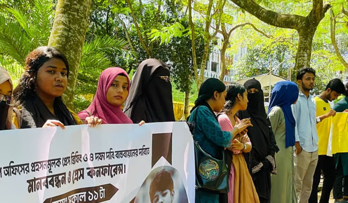 আইফোনের জন্য অপ্রতিমকে হত্যা: পুলিশের দাবি মানছেন না শিক্ষার্থীরা