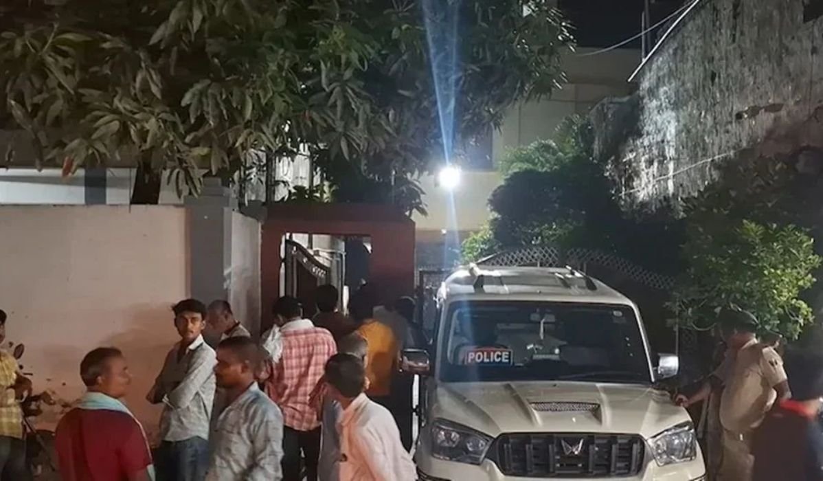 ভারতে গাড়িতে আটকে পেট্রোল ঢেলে আগুন, সেনাসদস্যের মৃত্যু
