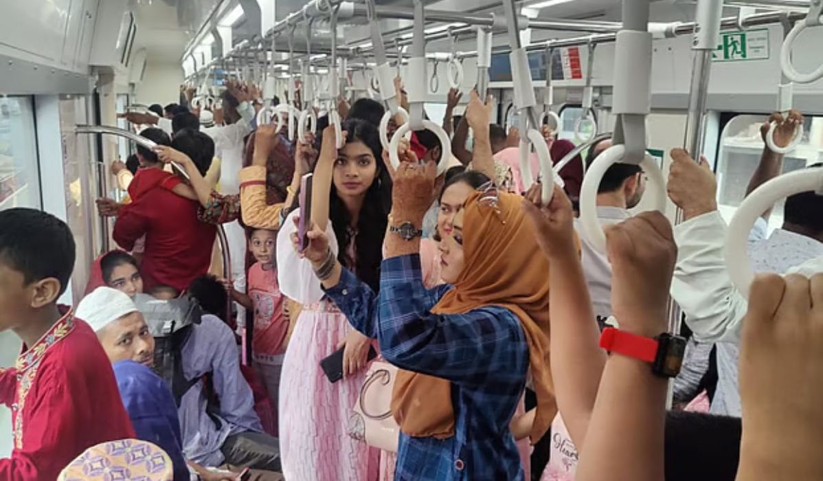 মেট্রোরেলে কোথায় কত যাত্রী, আয় কত, কিস্তি কত