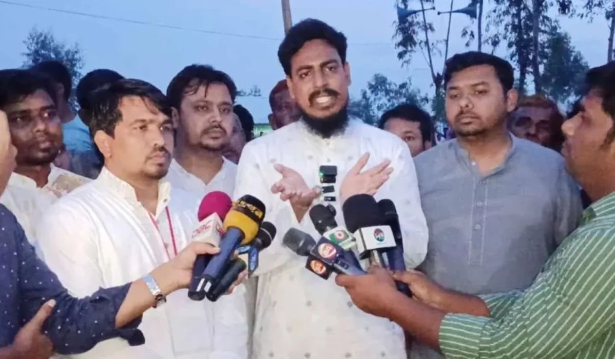 সংশোধনীর মাধ্যমে সংবিধান পরিবর্তনে সংকট আরও গভীর হবে: আখতার হোসেন