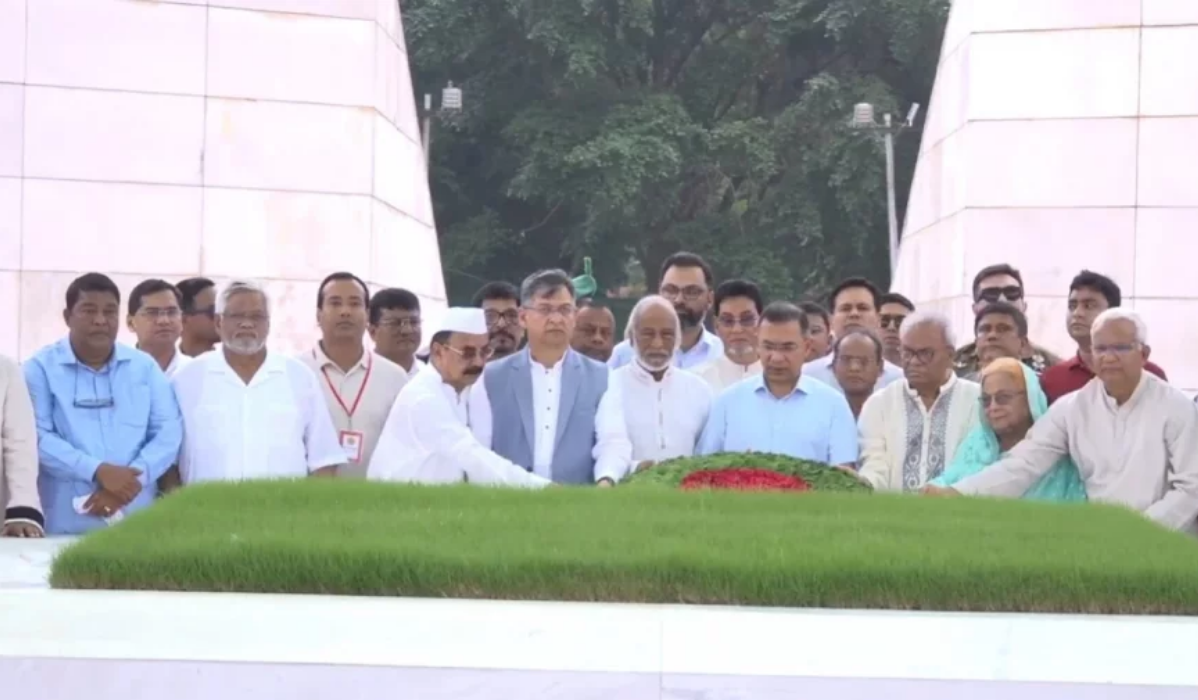 জিয়াউর রহমান ও খালেদা জিয়ার সমাধিতে শ্রদ্ধা তারেক রহমানের