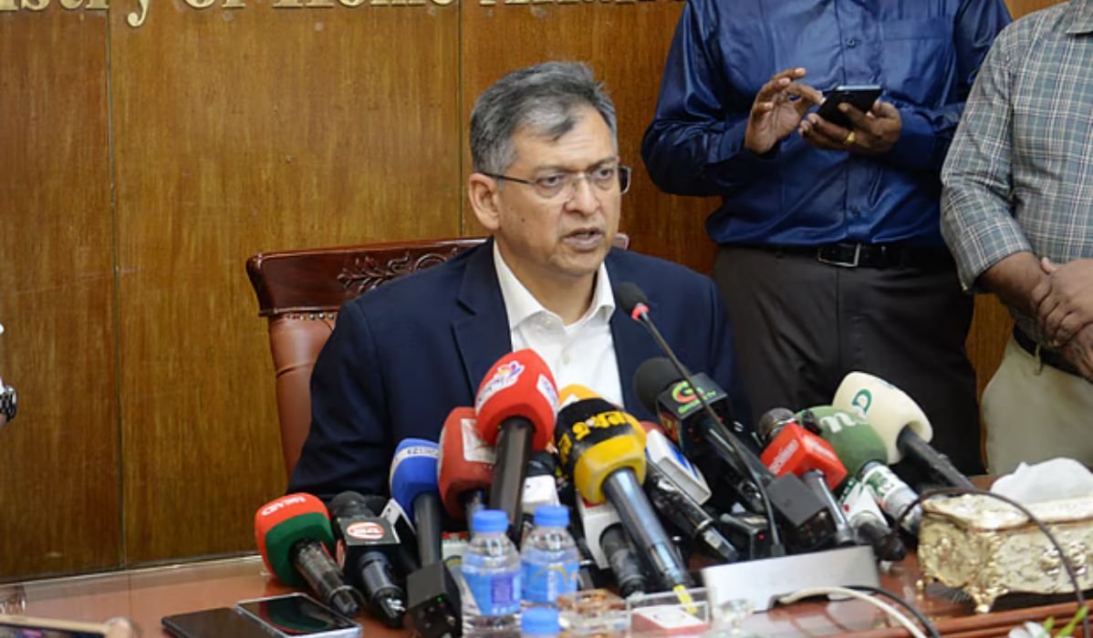 সুপ্রিম কোর্টের সামনে ককটেল বিস্ফোরণ: দুজনকে চিহ্নিত করা গেছে