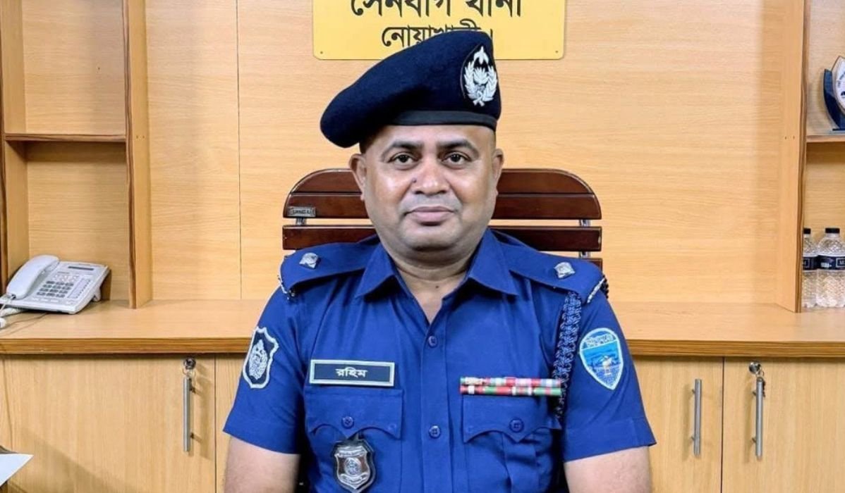 আওয়ামী লীগ সমর্থকের বাড়িতে দাওয়াত, সেনবাগ থানার ওসি প্রত্যাহার