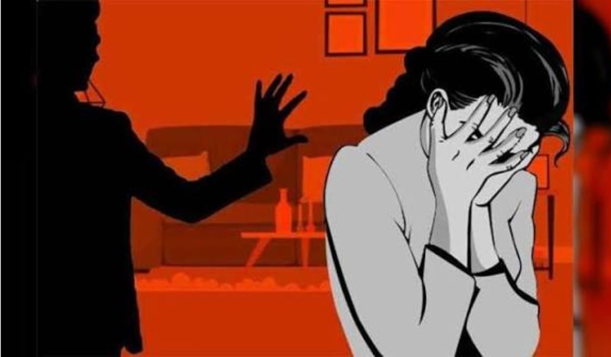 টেকনাফে পরকীয়ার অভিযোগে নারীকে নির্যাতন, গ্রেফতার ২